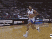 每体：卡萨多腹股沟有些刺痛，初步看来情况并不严重（每体：卡萨多腹股沟出现轻微刺痛，初步判断无大碍）