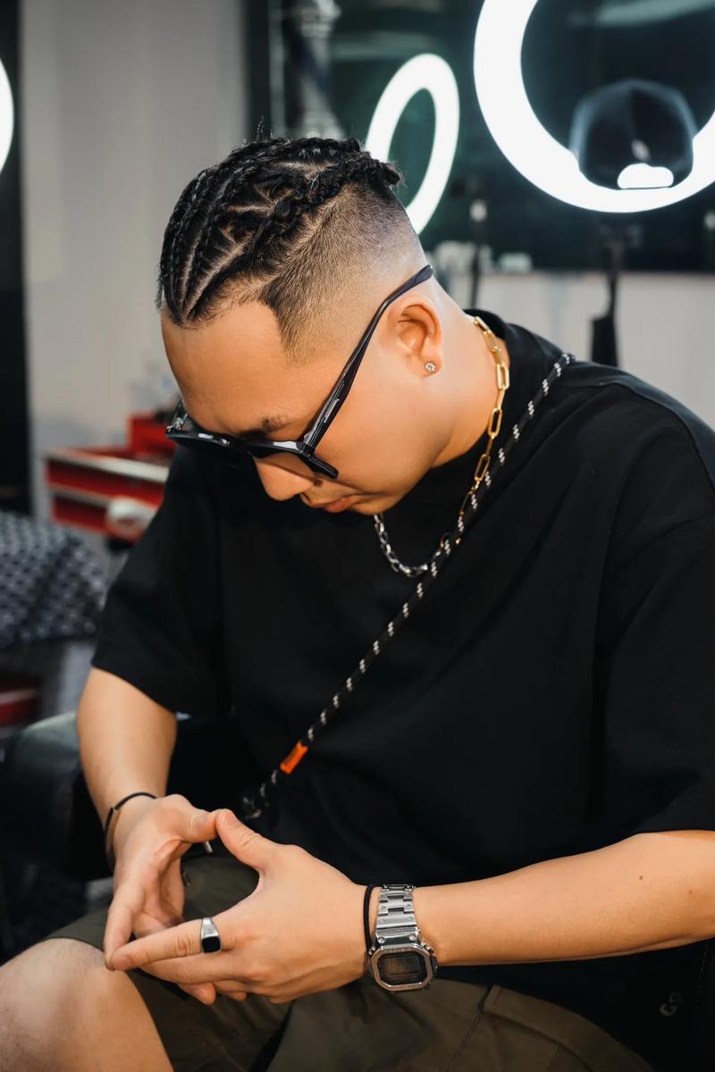 剑南春丨皇马客场0-0巴列卡诺，比赛平淡，巴尔韦德伤退（剑南春丨皇马客场0-0闷平巴列卡诺，场面沉闷，巴尔韦德伤退）