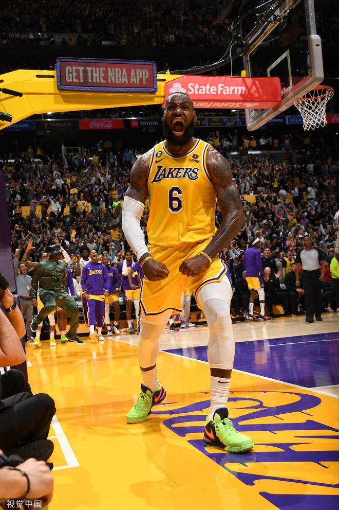 勇士新人一战成名（勇士新秀一役成名）