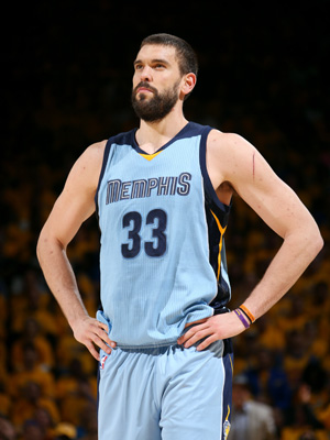 坎比亚索：我更习惯于踢右路；在尤文不赢球大家看一切都消极（坎比亚索：更适应右路；尤文不胜时外界评价倾向负面）