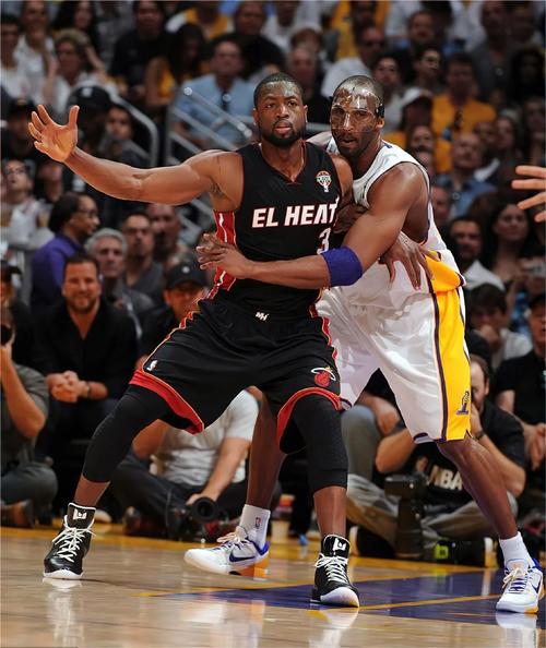 NBA战报：亚历山大33分6助，雷霆132-111大胜独行侠（亚历山大33分6助攻发威，雷霆132-111轻取独行侠）