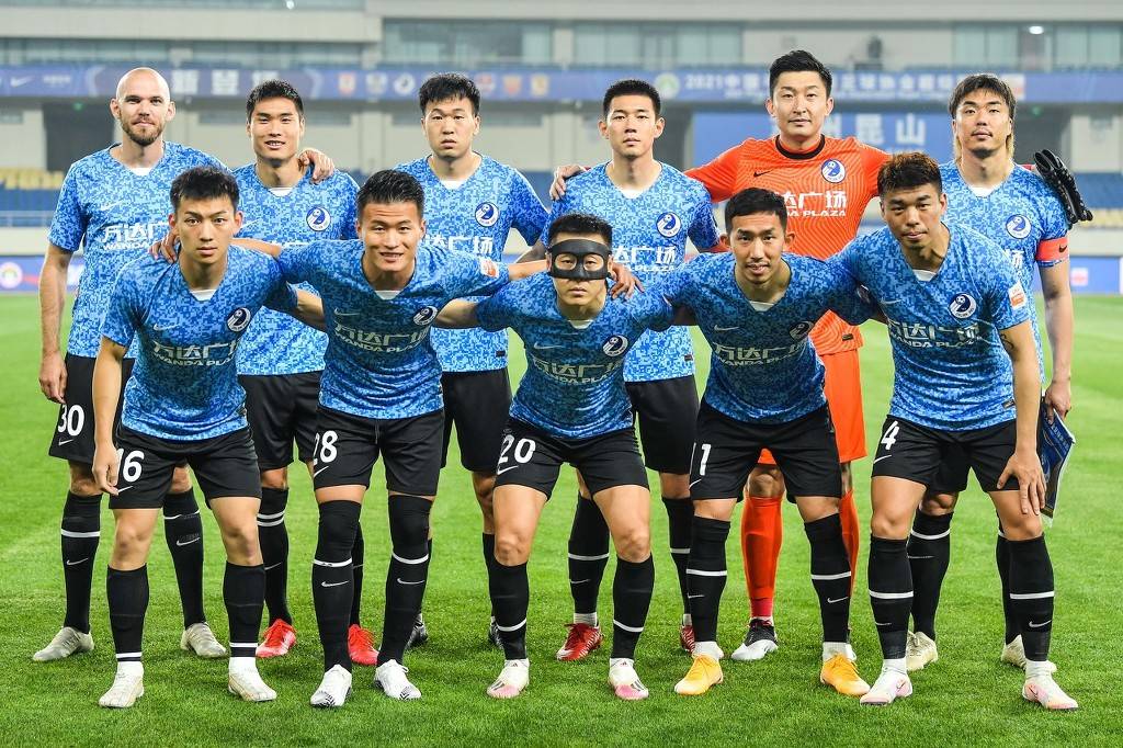 美记：尼克斯对字母哥的报价一直围绕唐斯，但雄鹿不感兴趣
