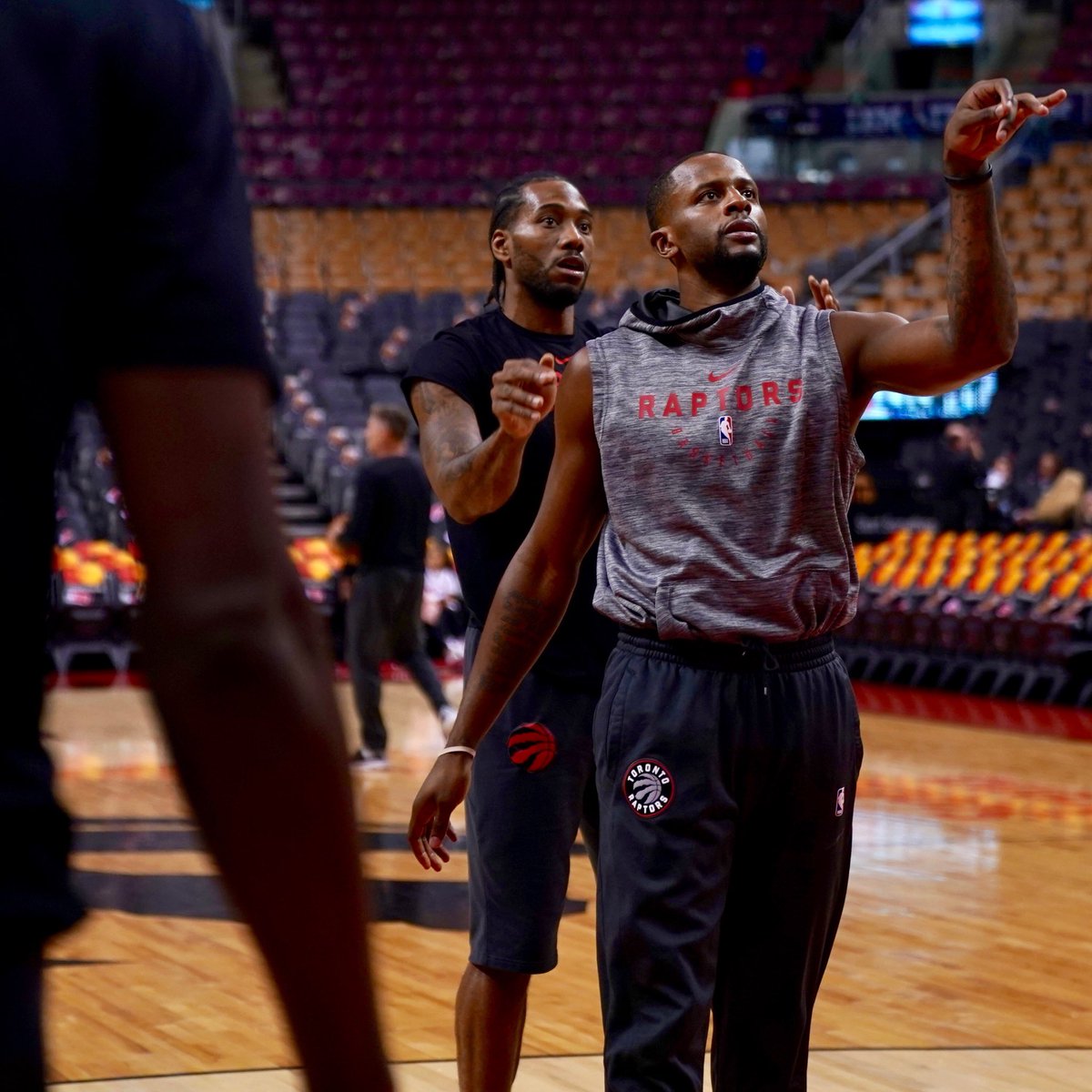 曼城主场对阵桑德兰，主场优势明显，福登状态火热，预计全取三分。（福登火热加持，曼城坐镇主场迎战桑德兰，三分志在必得）