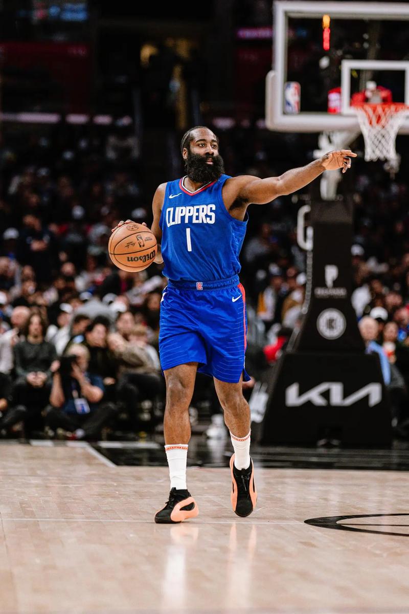 英媒：斯洛特帅位依然安全，但不能再出现完败森林这样的溃败（英媒：斯洛特帅位暂稳，但类似惨败森林的溃败不容再现）