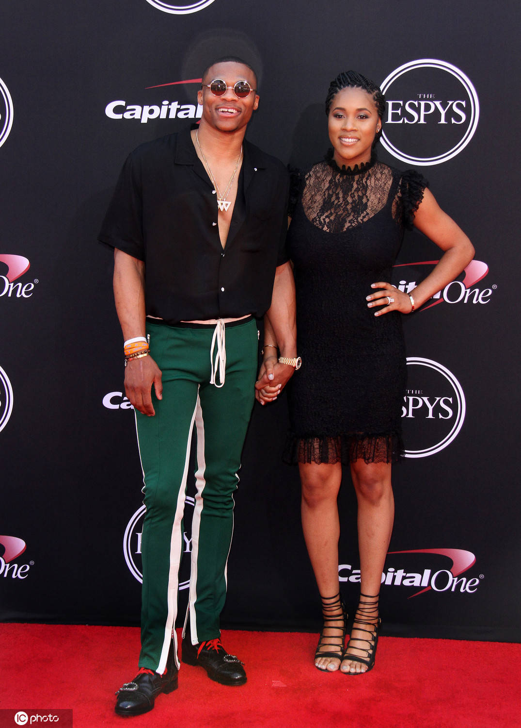 苏炳添经典的“回头望月”和一黄战七黑（苏炳添经典“回头望月”，一人挑战群雄）